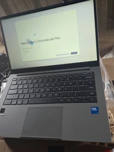 ASUS Chromebook Plus CX 14" Touchscreen Laptop. Intel Core 3-N355, 256GB, 8GB Ob