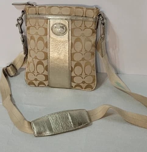 Coach Womens Medium Biege Shoulder hand bag